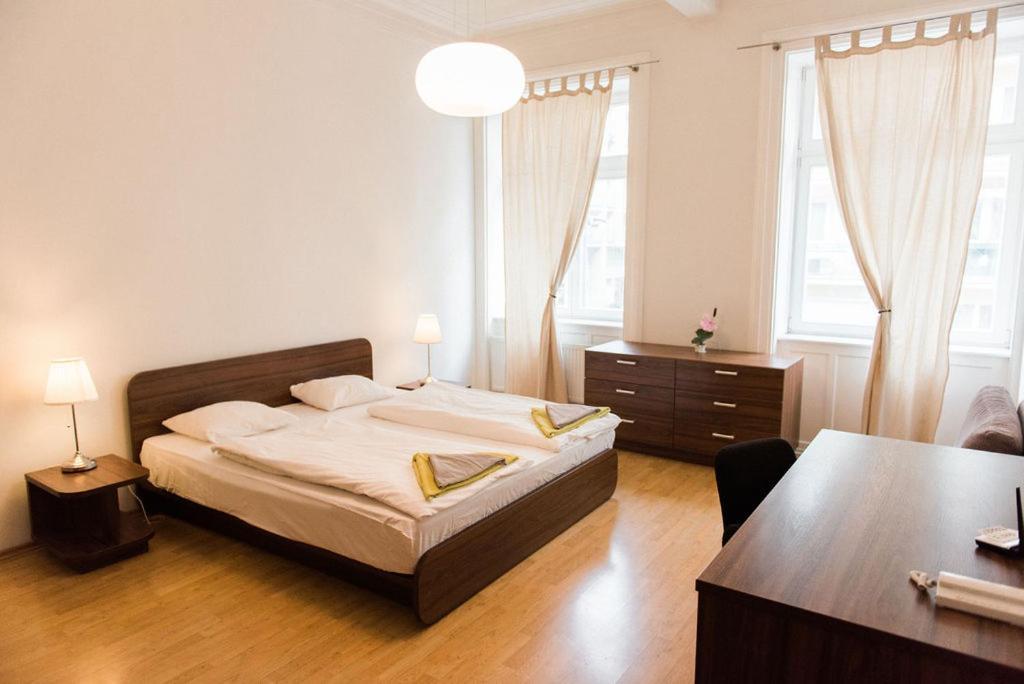 Lion Apartments In Historical Center, Bratislava Old Town Екстер'єр фото