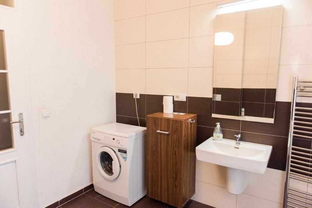 Lion Apartments In Historical Center, Bratislava Old Town Екстер'єр фото