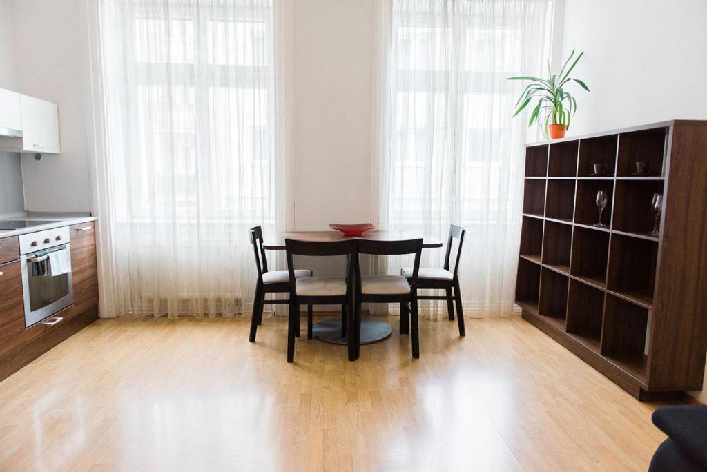 Lion Apartments In Historical Center, Bratislava Old Town Екстер'єр фото