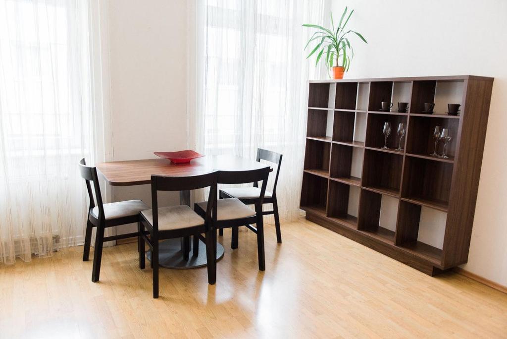 Lion Apartments In Historical Center, Bratislava Old Town Екстер'єр фото