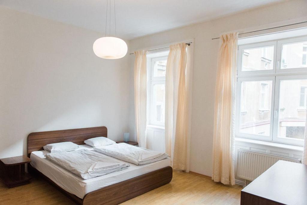 Lion Apartments In Historical Center, Bratislava Old Town Екстер'єр фото