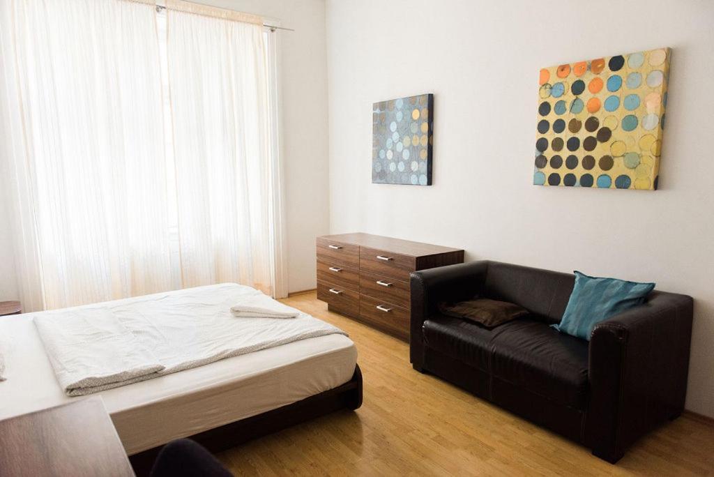 Lion Apartments In Historical Center, Bratislava Old Town Екстер'єр фото