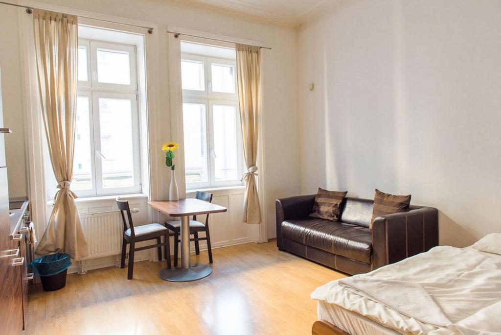 Lion Apartments In Historical Center, Bratislava Old Town Екстер'єр фото